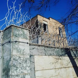 نصب حفاظ آهنی شاخ گوزنی دیواری با رنگ کوره ای الکترواستاتیک