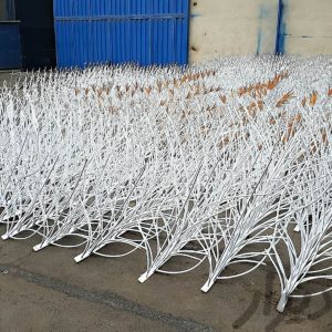محافظ آهنی بالای دیوار