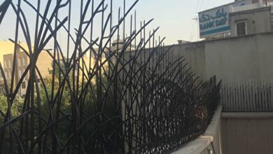نرده بالای دیوار