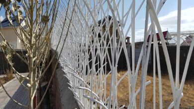 نرده حفاظ روی دیوار در فردیس