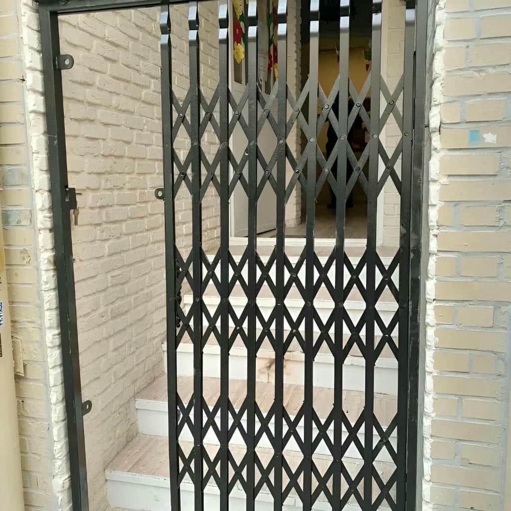 درب آکاردئونی ضد سرقت با پوشش رنگی