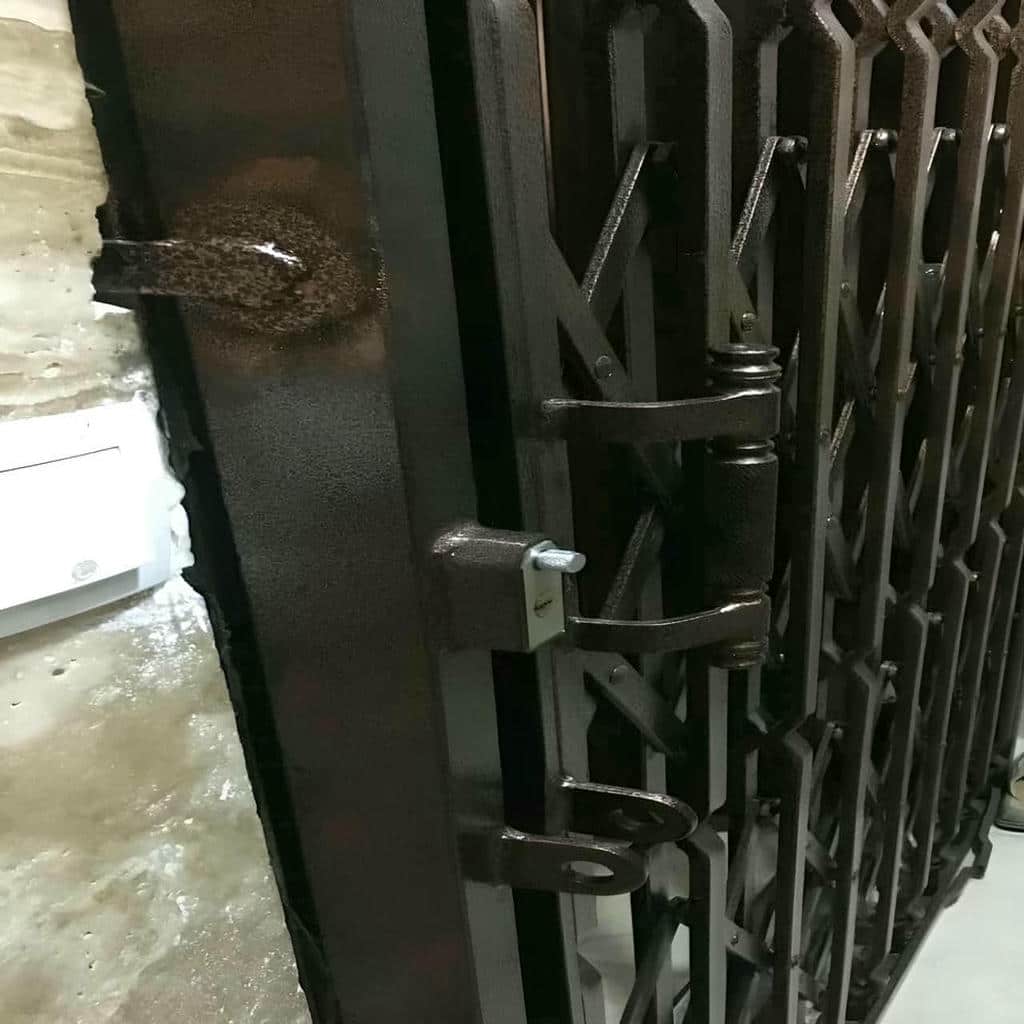 درب آکاردئونی جمع شونده مناسب ورودی ویلایی