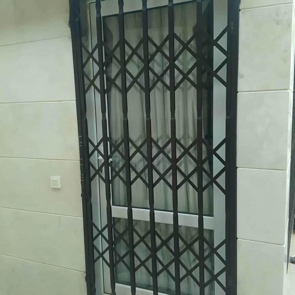 حفاظ درب ورودی فلزی سفارشی ساختمان