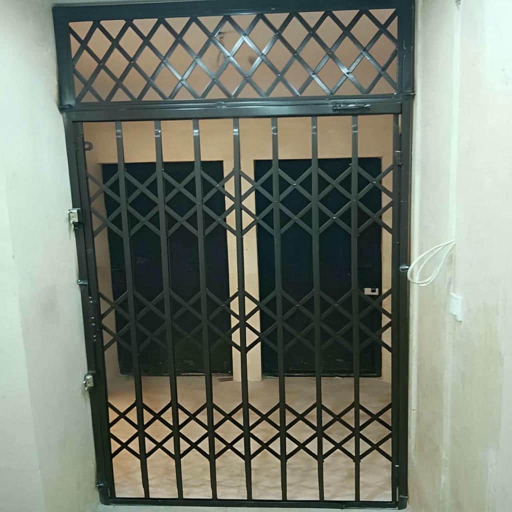 درب آکاردئونی آپارتمان با یراق مناسب و دسترسی مطمئن