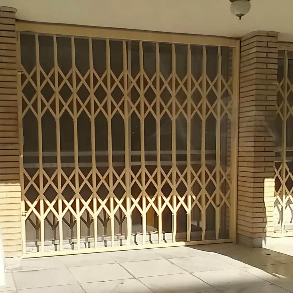نرده آکاردئونی فلزی برای ورودی ساختمان