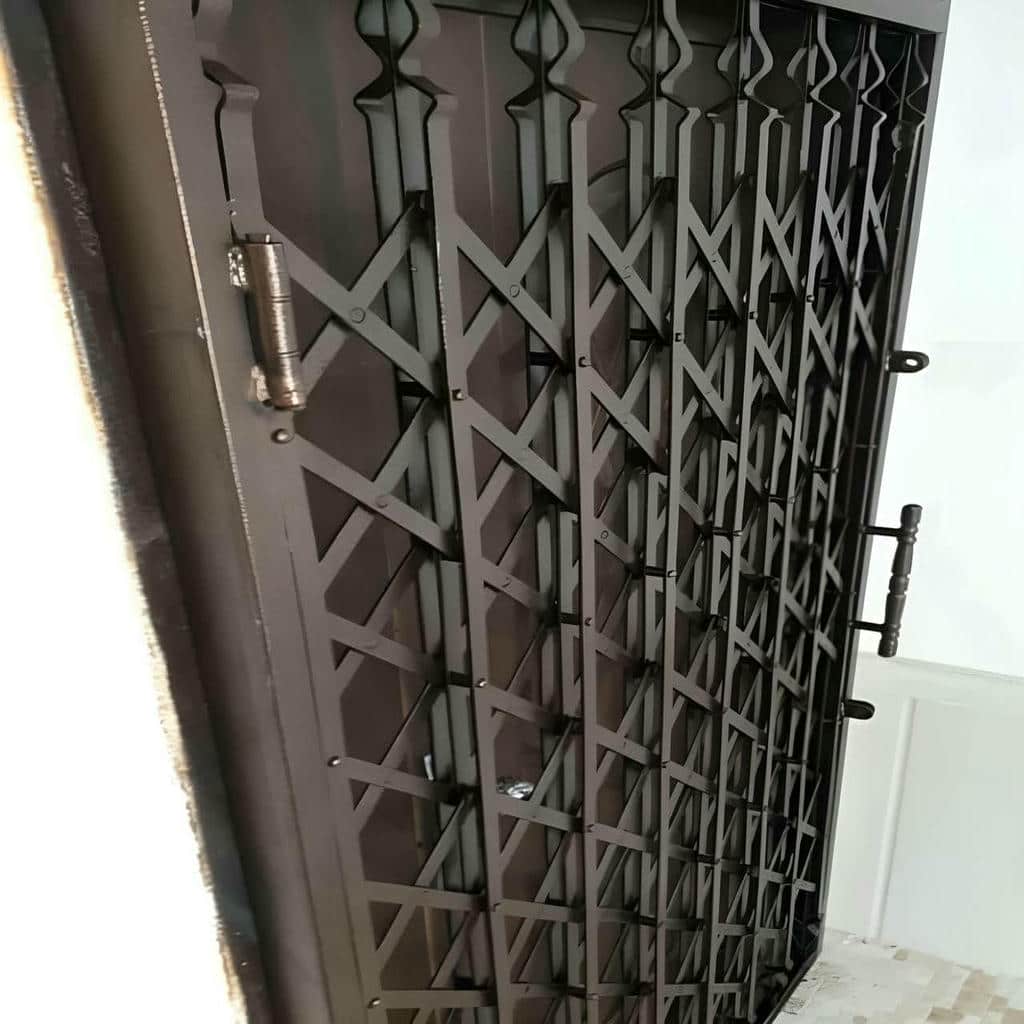 نرده آکاردئونی جمع شونده برای رفت و آمد روزانه نرده آکاردئونی جمع شونده برای رفت و آمد روزانه