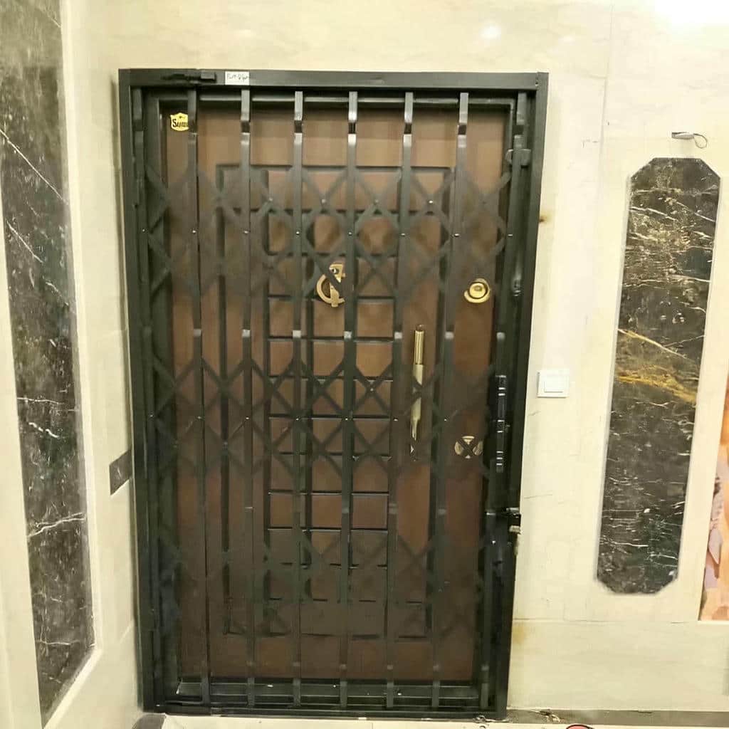نرده آکاردئونی با قفل مناسب برای کنترل ورودی