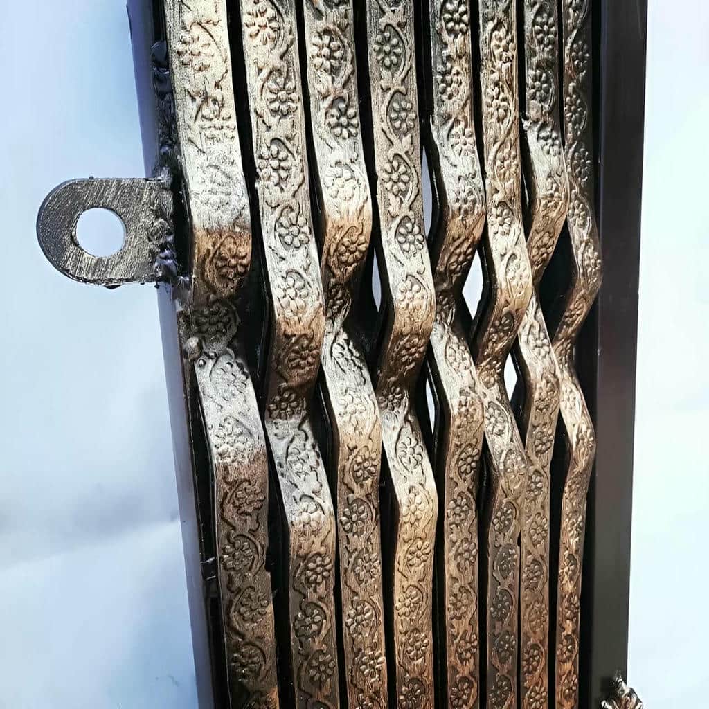 حفاظ لولایی درب مناسب فضای ورودی ساختمان