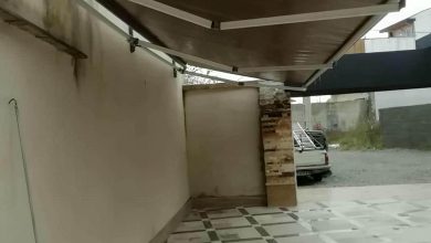 سایبان بالکن سفارشی روی نمای ساختمان قدیمی
