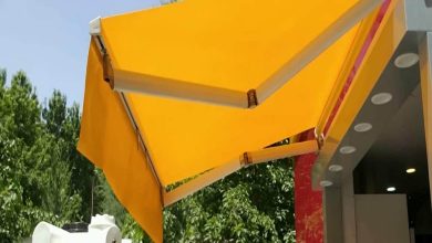 سایبان برقی کم صدا باز شده در فضای مسکونی