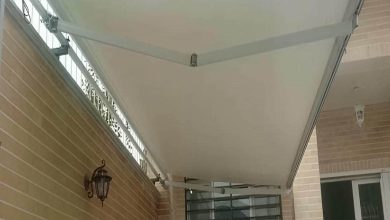 سایبان ضد آب باز شده برای پوشش فضای استفاده