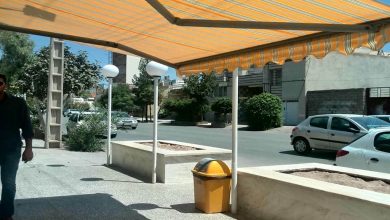 سایبان تاشو باز شده در فضای محدود و کم عرض