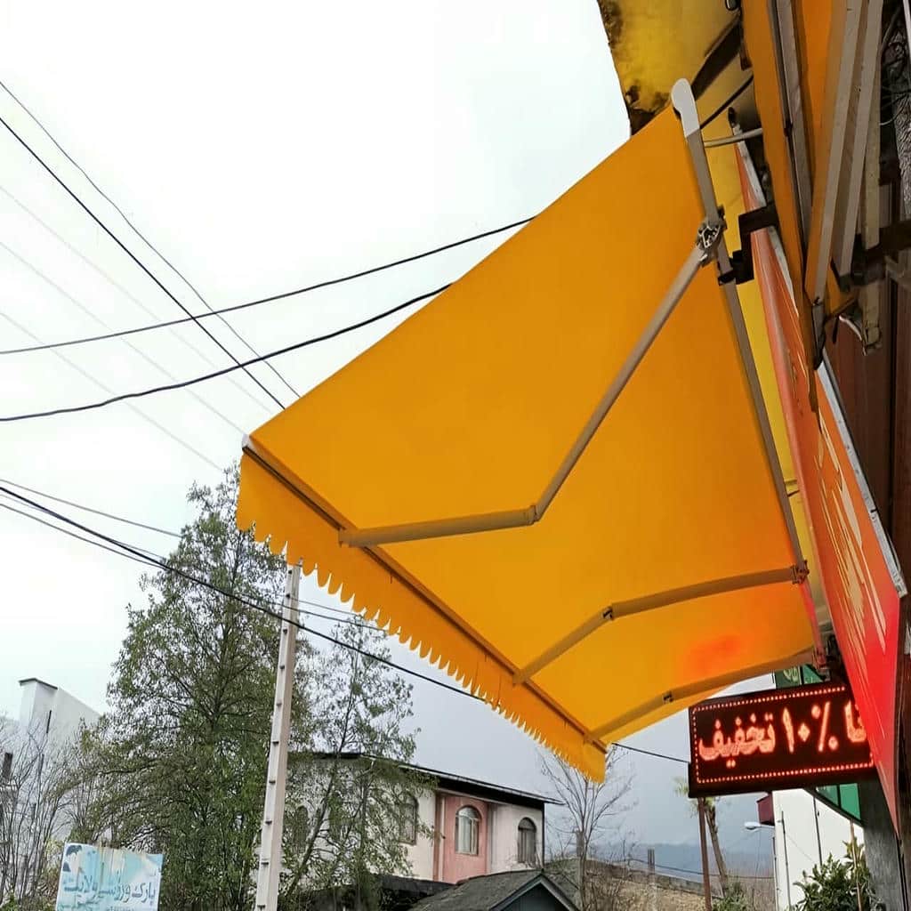 سایبان بالکن جمع شده برای حفظ مسیر رفت و آمد