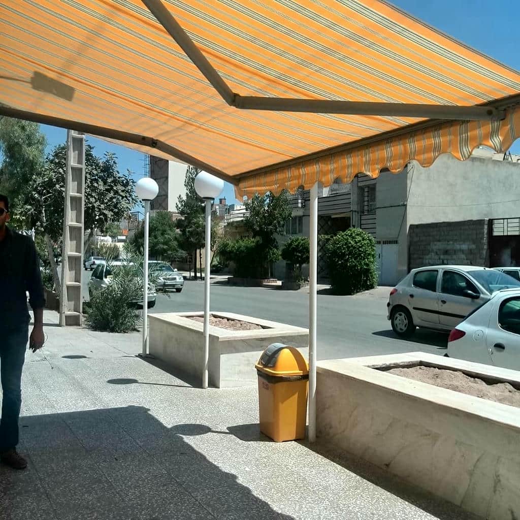 سایبان اتوماتیک با پوشش مقاوم مناسب باران