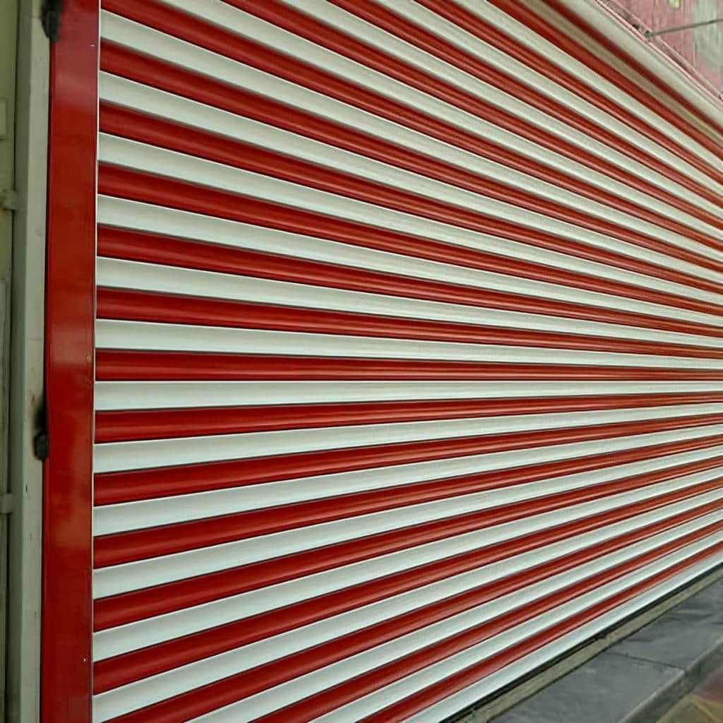 کرکره پارکینگ ریموت دار در فضای مسکونی