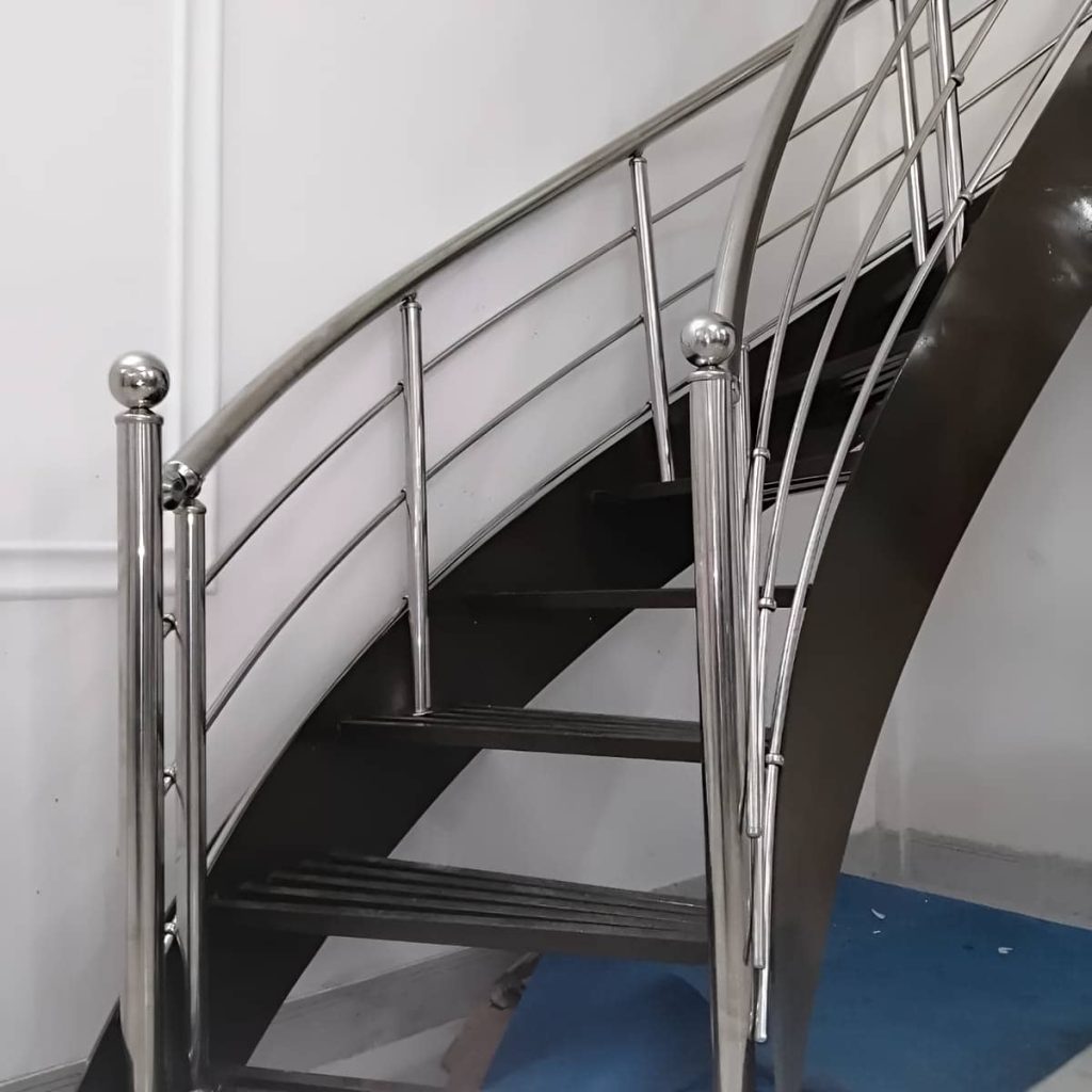 نرده استیل راه پله با دست انداز براق