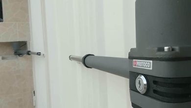 جک ریلی نصب شده روی درب کشویی مجتمع پرتردد
