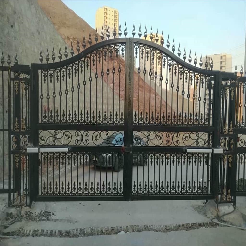 جک درب حیاط با سیستم کنترل دسترسی