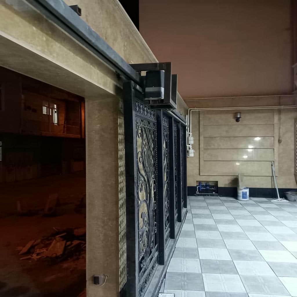 جک پارکینگی در نمونه اجرای ورودی ویلایی