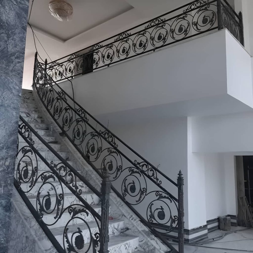 نرده فرفورژه راه پله با پوشش مقاوم مناطق گرم