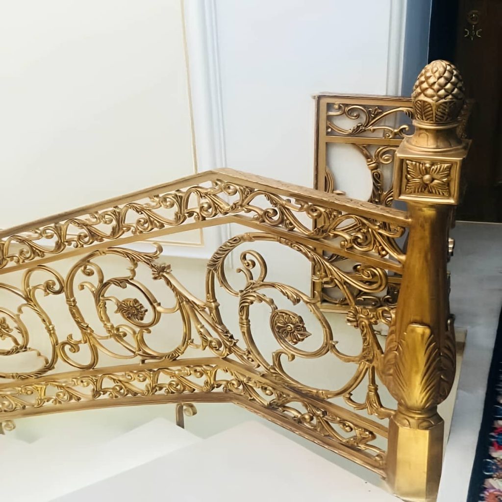 نرده فرفورژه راه پله فلزی با طرح کلاسیک