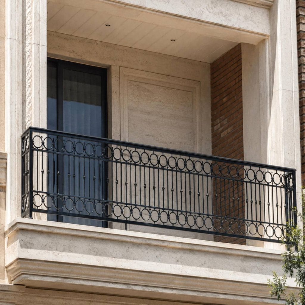 نرده پله با طراحی هماهنگ ساختمان