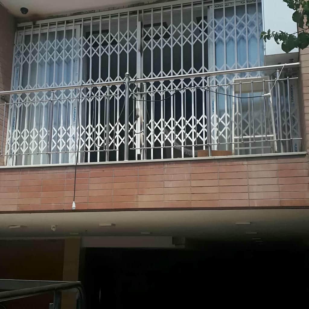 حفاظ پنجره متحرک طرح فرفورژه