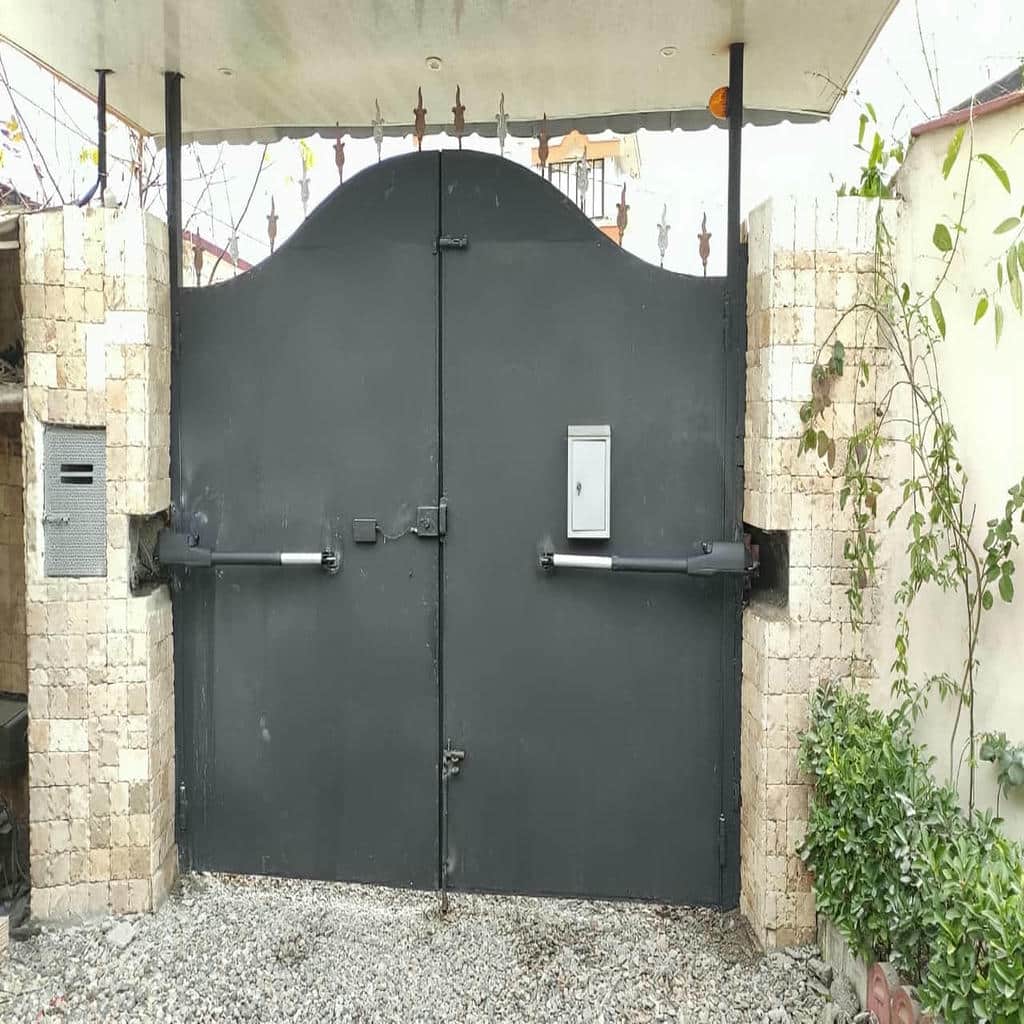 جک برقی درب حیاط با قطعات مقاوم