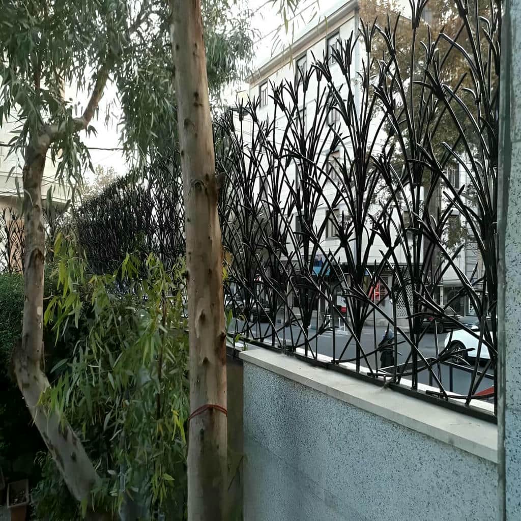 حفاظ دیوار بیرجند نمای نزدیک قطعات فلزی