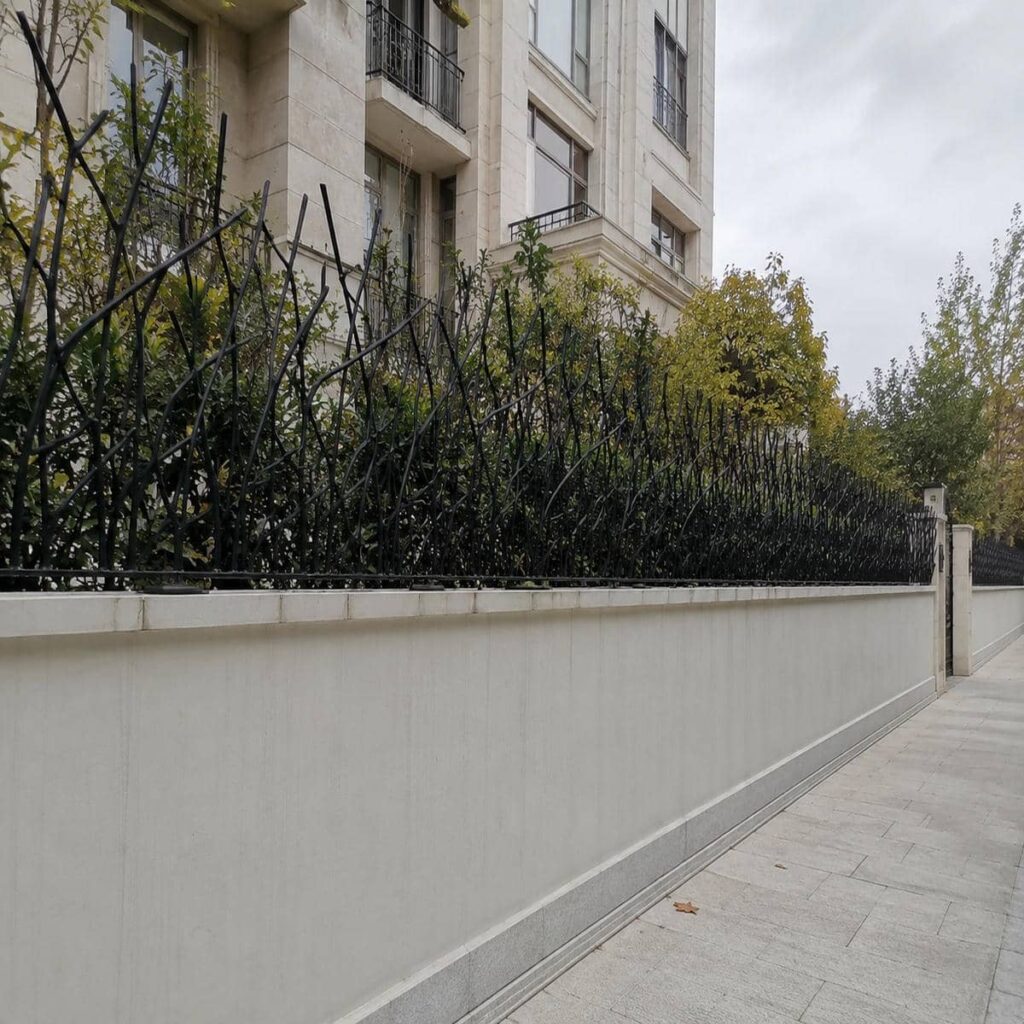 حفاظ دیوار مدل سرنیزه ای با ساختار فلزی