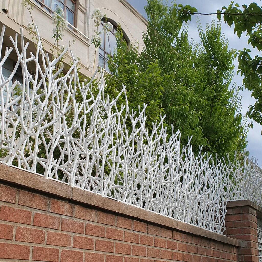 حفاظ دیوار یزد با مدل شاخ گوزنی فلزی