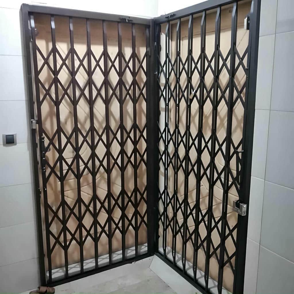 درب آکاردئونی یزد نمای مدرن درب آکاردئونی یزد نمای مدرن